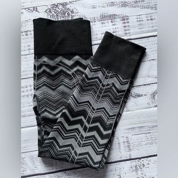 Ebb to Street Heathered Slate  black gray chevron leggings Lululemon 4 6 - Picture 7 of 8